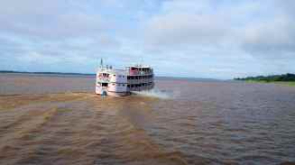 NAch Manaus hin steigt der Schifffverkehr; kleiner heißt hier schneller